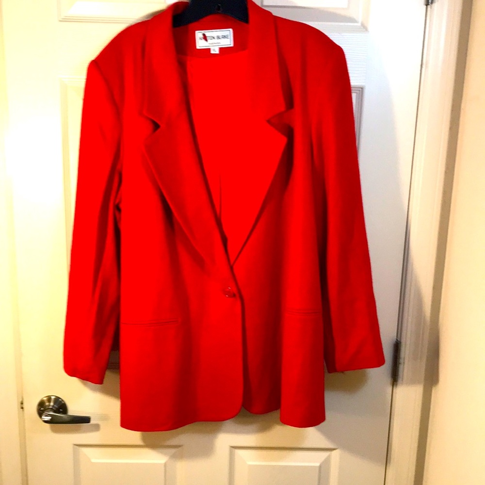 Kristen Blake 100% merino wool one button lined blazer w/2 welted pockets.